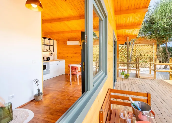 Апартаменты Oaknest Naturelodge - Sirintina